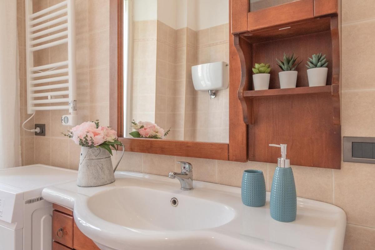 Perugia urban retreat and Light Sauna on king bed - Photo 26