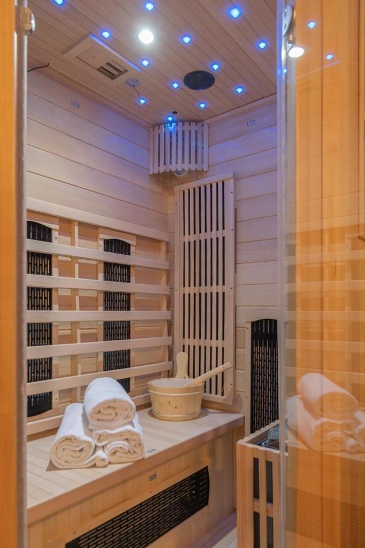 Perugia urban retreat and Light Sauna on king bed - Photo 39