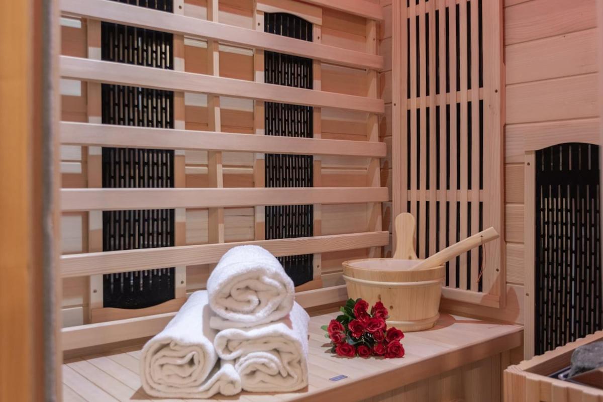 Perugia urban retreat and Light Sauna on king bed - Photo 43