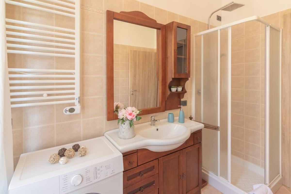 Perugia urban retreat and Light Sauna on king bed - Photo 7