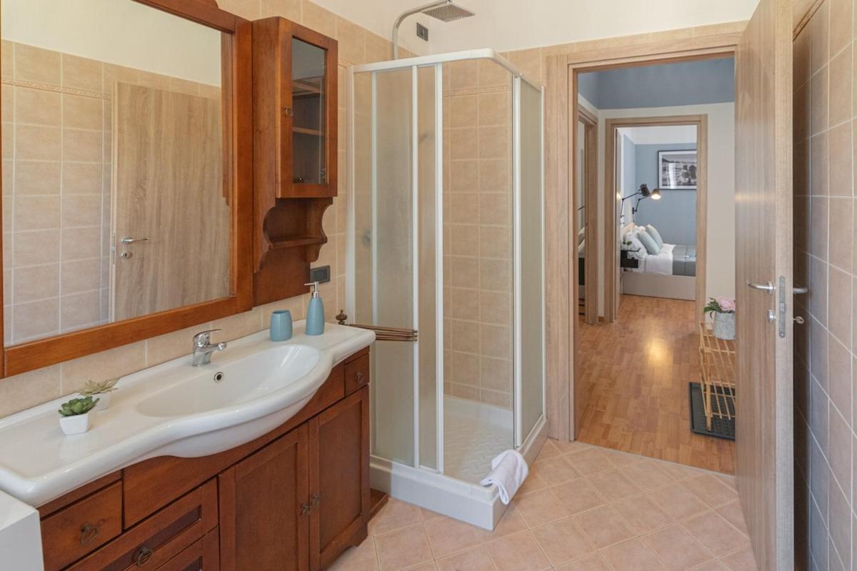 Perugia urban retreat and Light Sauna on king bed - Photo 9