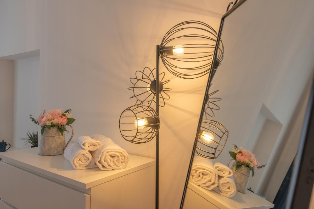 Perugia urban retreat and Light Sauna on king bed - Photo 10