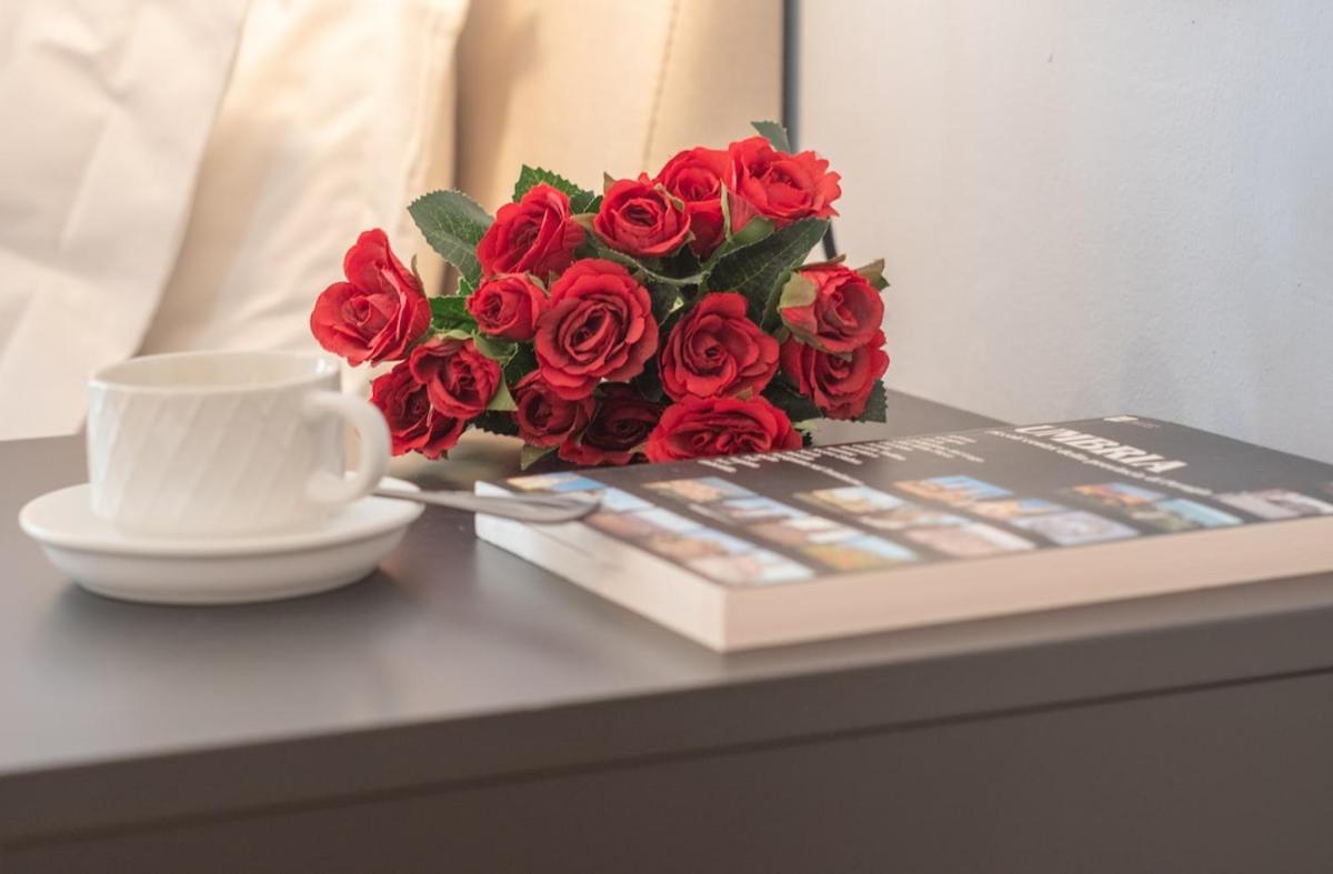 Perugia urban retreat and Light Sauna on king bed - Photo 13