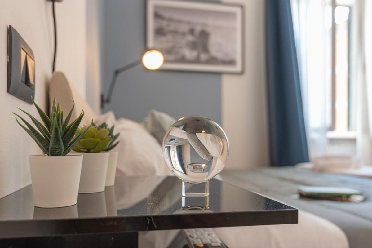 Perugia urban retreat and Light Sauna on king bed - Photo 2