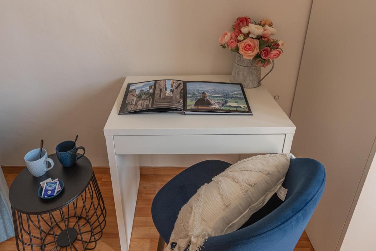 Perugia urban retreat and Light Sauna on king bed - Photo 17