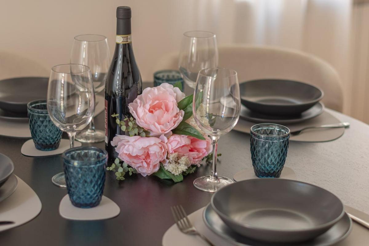 Perugia urban retreat and Light Sauna on king bed - Photo 25