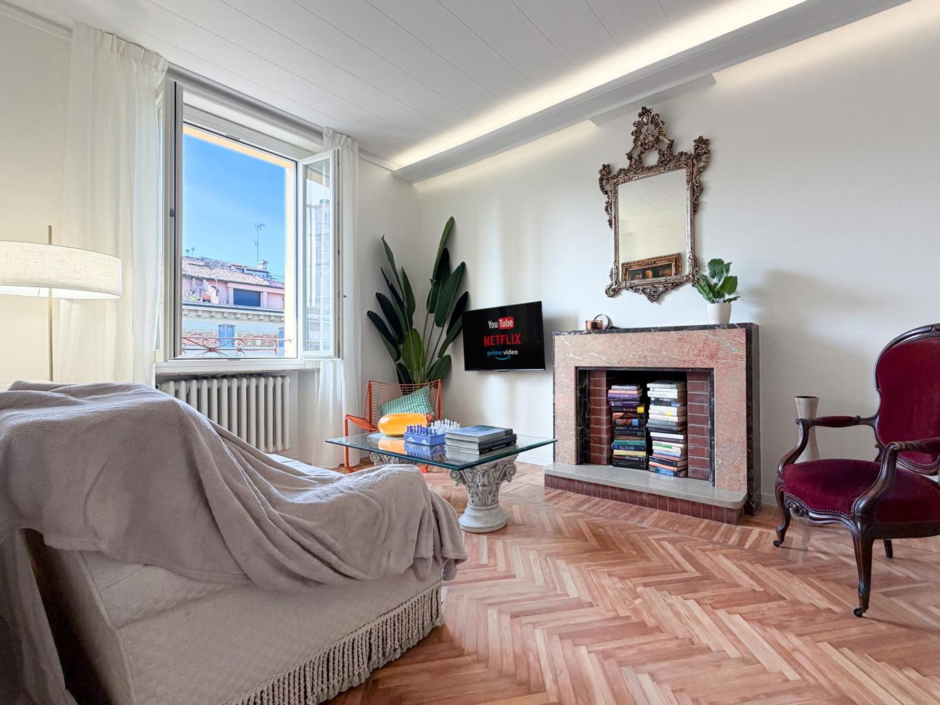 Attico d'Autore in Piazza con Vista Ghirlandina - Photo 2