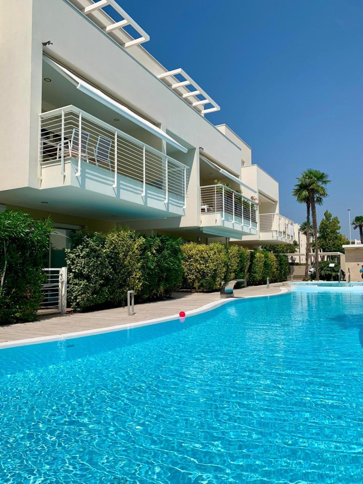 Stylish Poolside Apartment, Jesolo-Venice - Photo 18