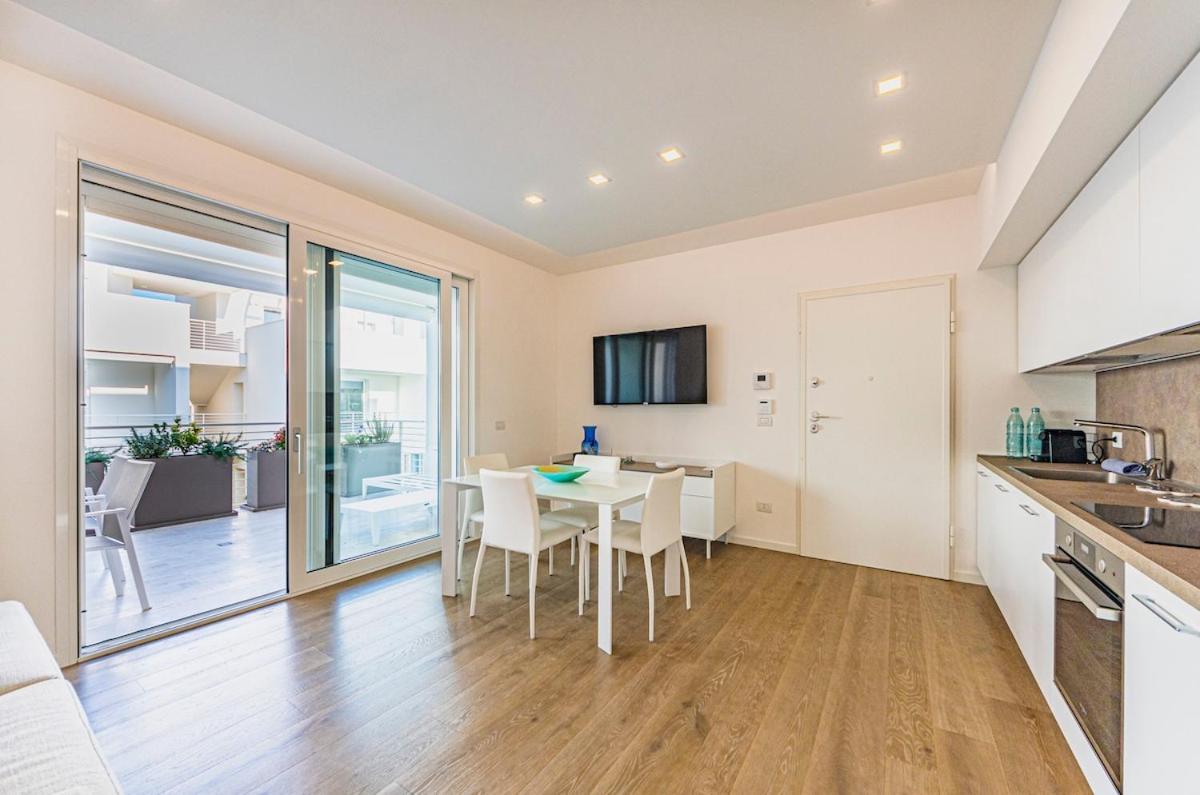 Stylish Poolside Apartment, Jesolo-Venice - Photo 14