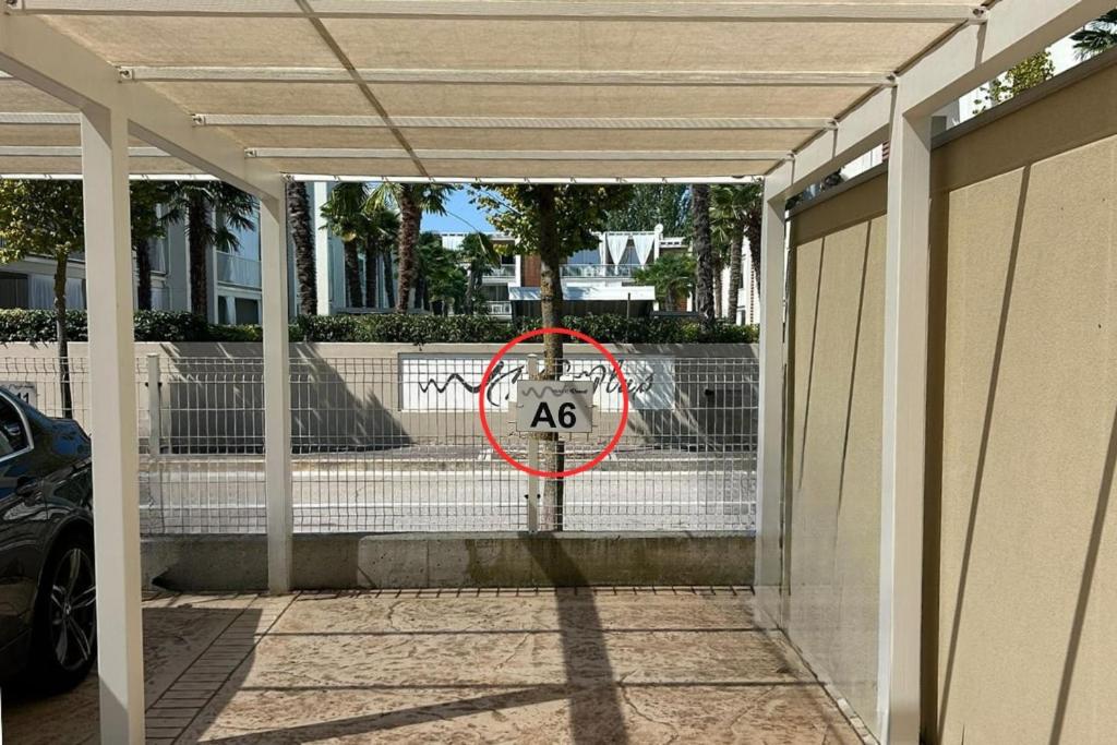 Stylish Poolside Apartment, Jesolo-Venice - Photo 12