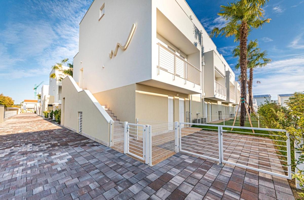 Stylish Poolside Apartment, Jesolo-Venice - Photo 10