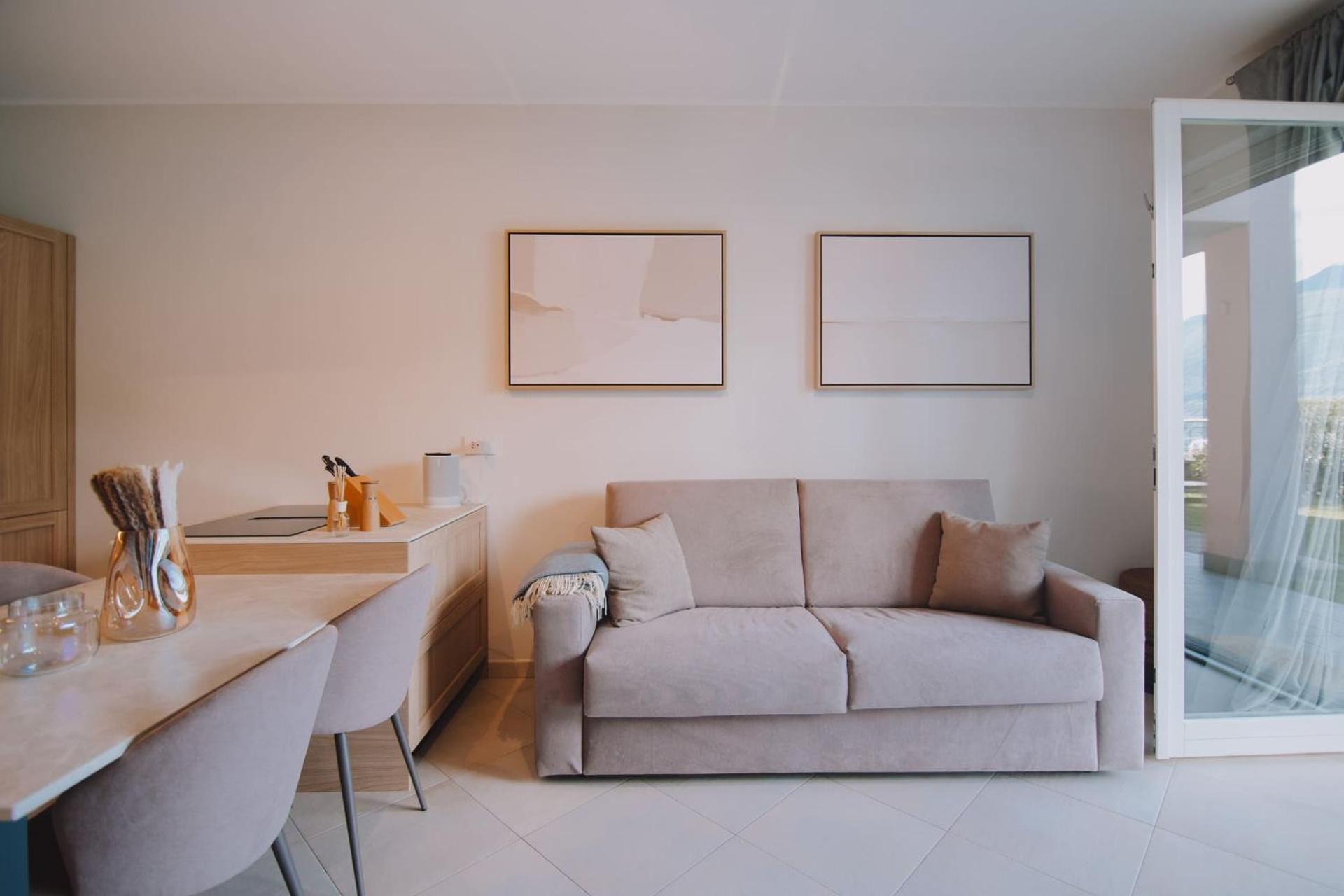 Exclusive Garden Apartment with Lake View & Pool - Photo 28