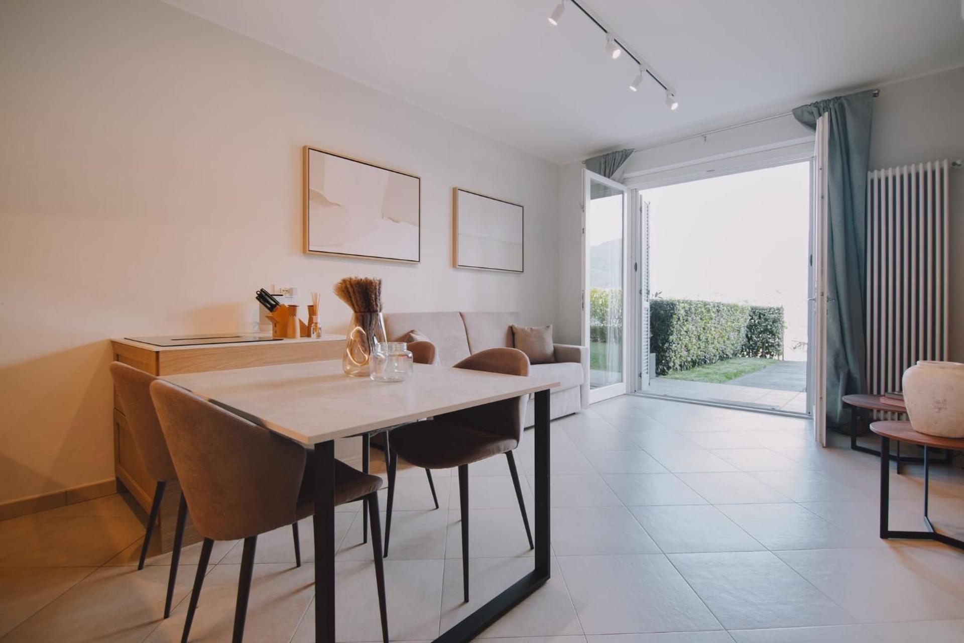 Exclusive Garden Apartment with Lake View & Pool - Photo 22