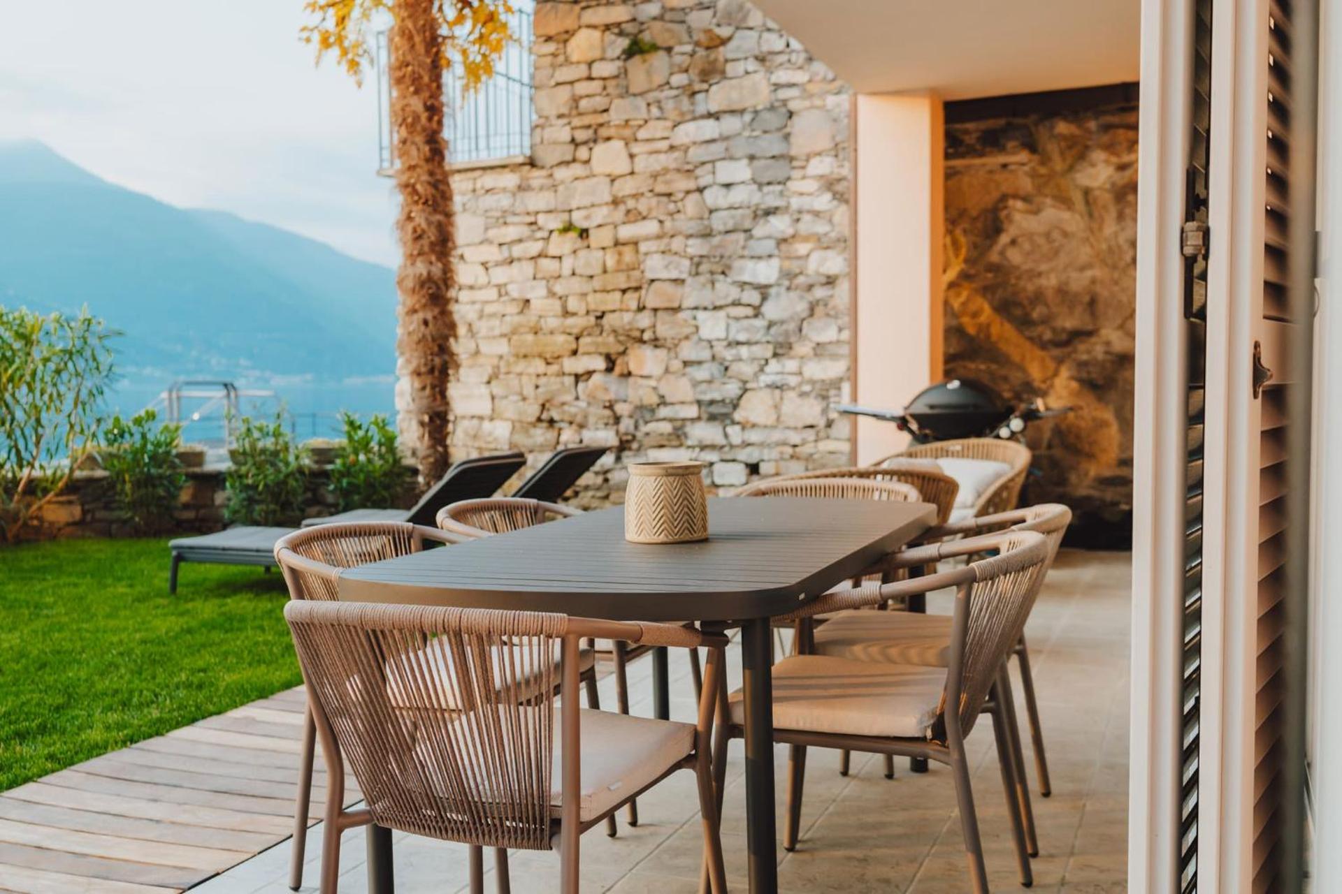 Exclusive Garden Apartment with Lake View & Pool - Photo 24