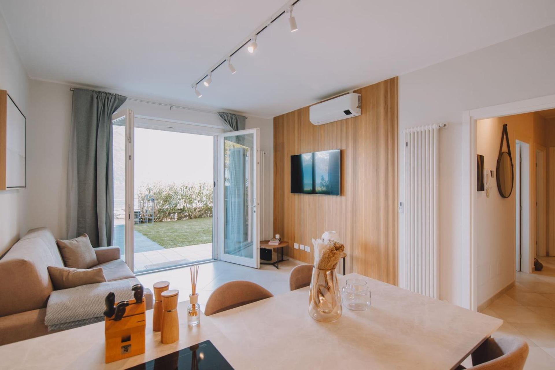 Exclusive Garden Apartment with Lake View & Pool - Photo 23