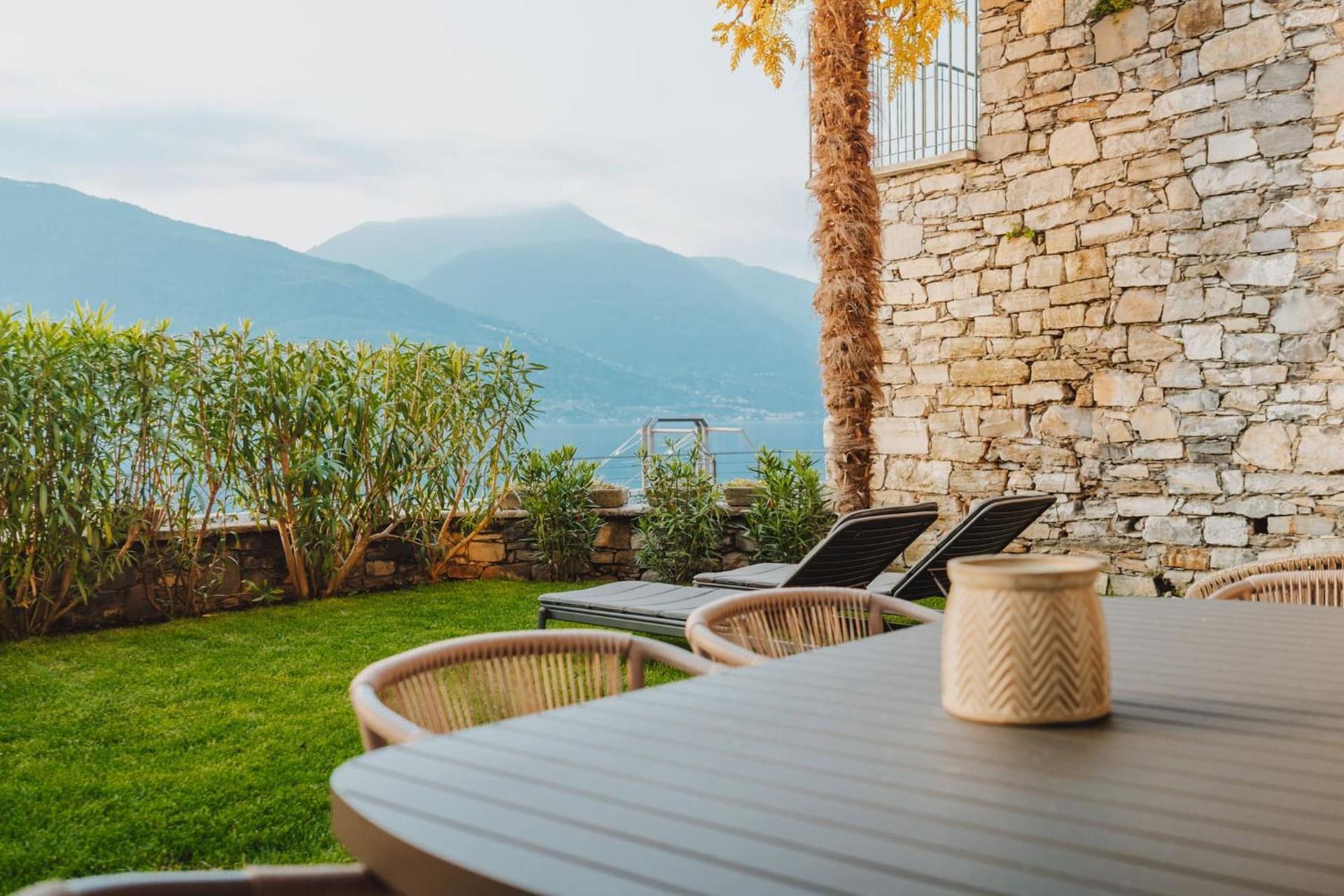 Exclusive Garden Apartment with Lake View & Pool - Photo 6