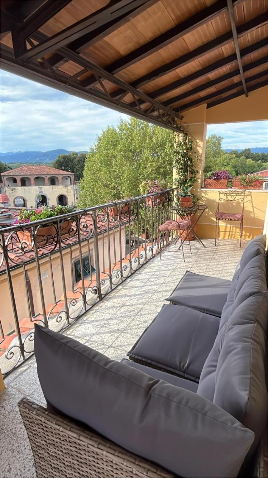 Casa Luisa - Historic Center Lucca, panoramic terrace, AC, up to 6 guests