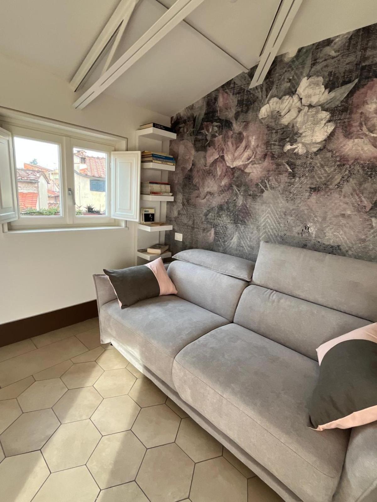 Casa Luisa - Historic Center Lucca, panoramic terrace, AC, up to 6 guests - Photo 40