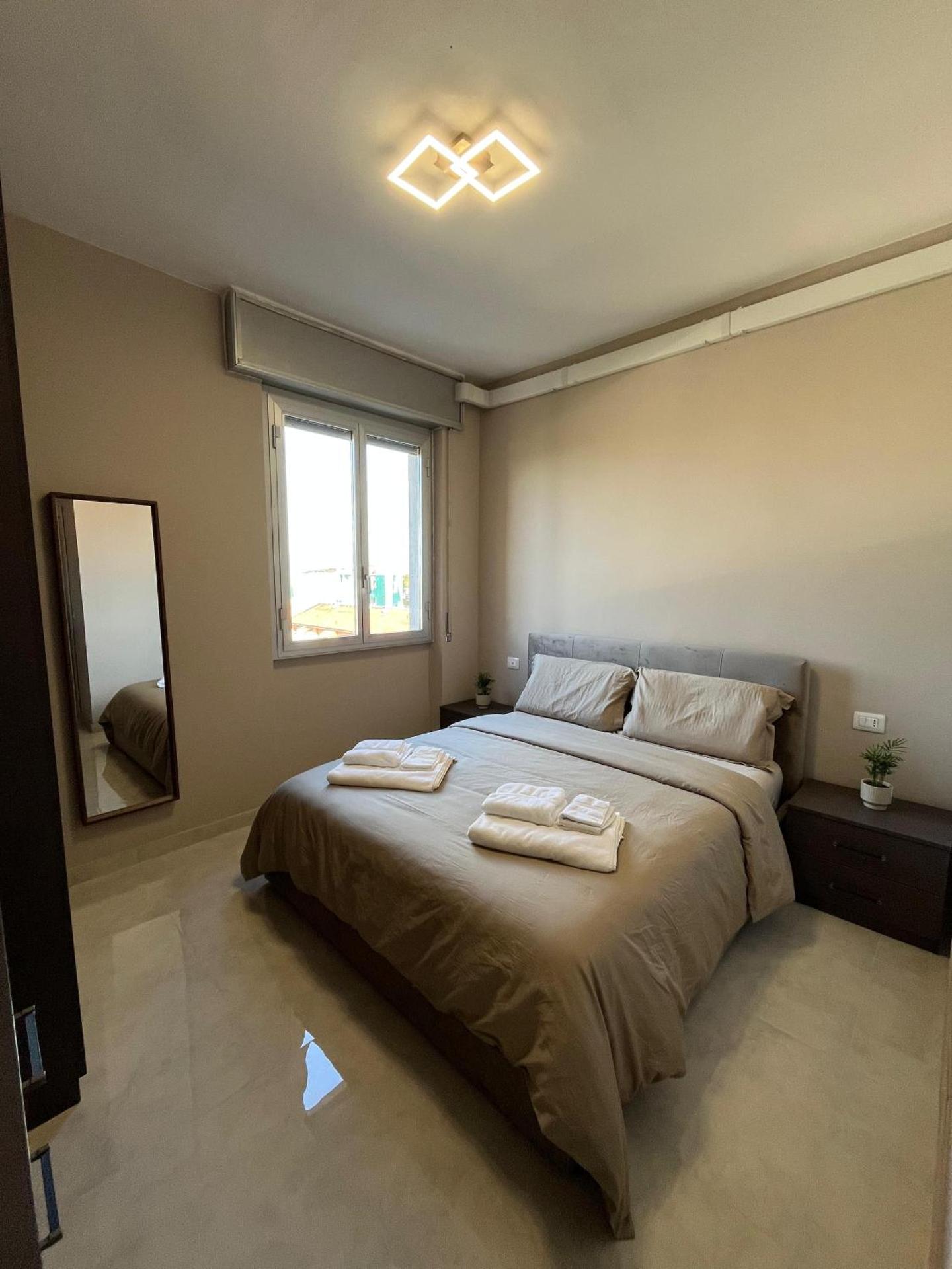 Room Reservations - Photo 11