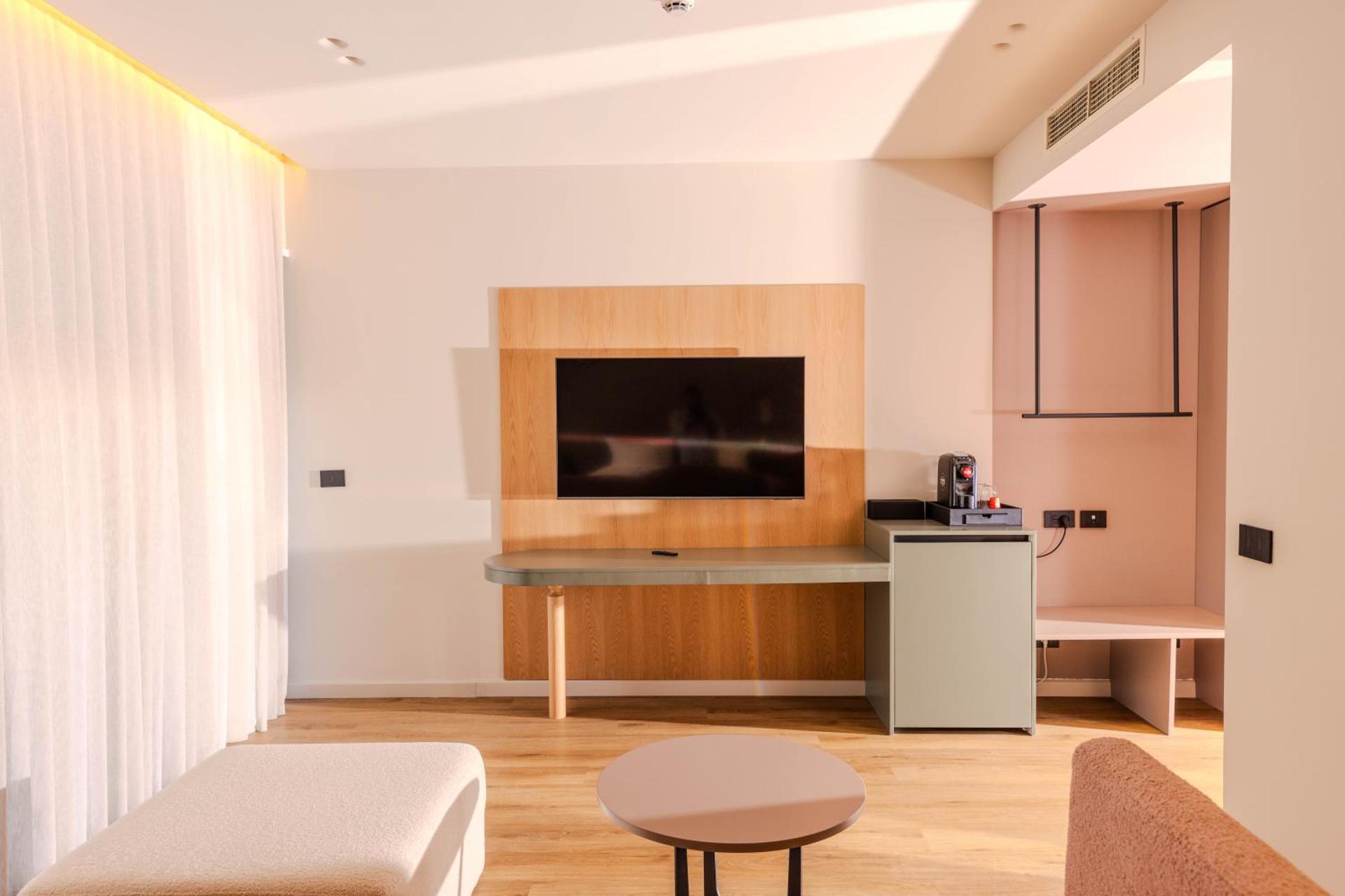 Si Hotel Tirana - Photo 90