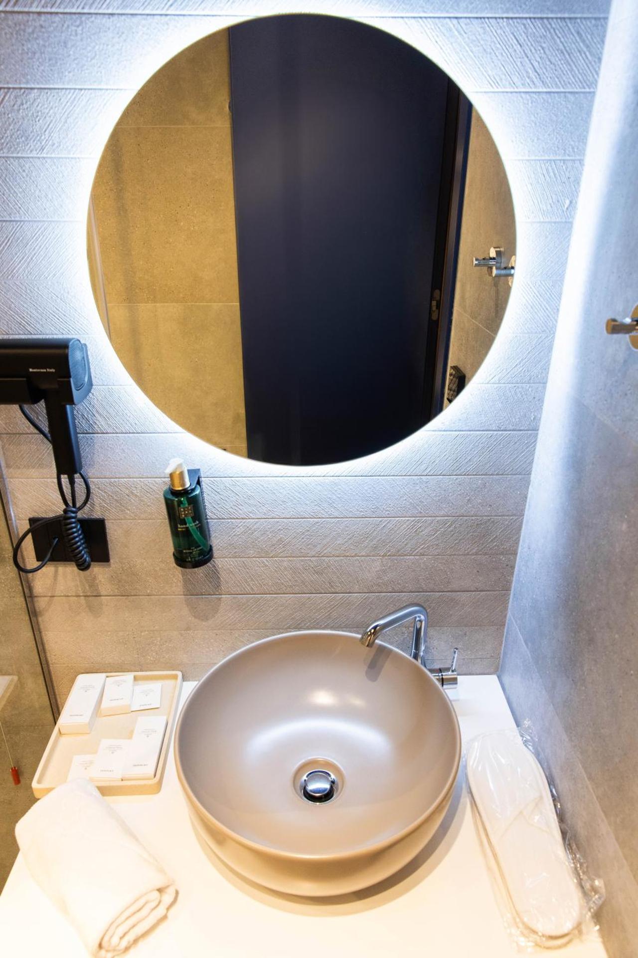 Si Hotel Tirana - Photo 39