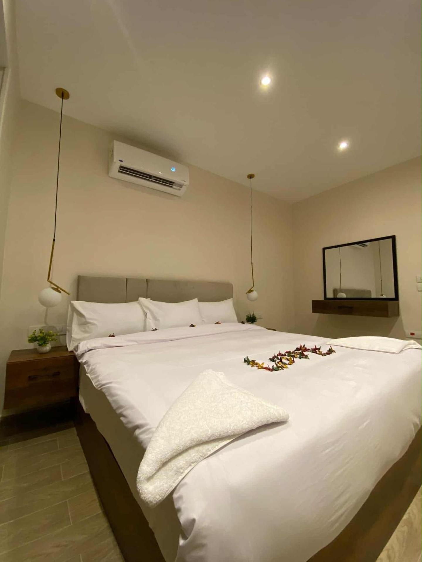 New Galleria Pyramids view inn - Photo 12