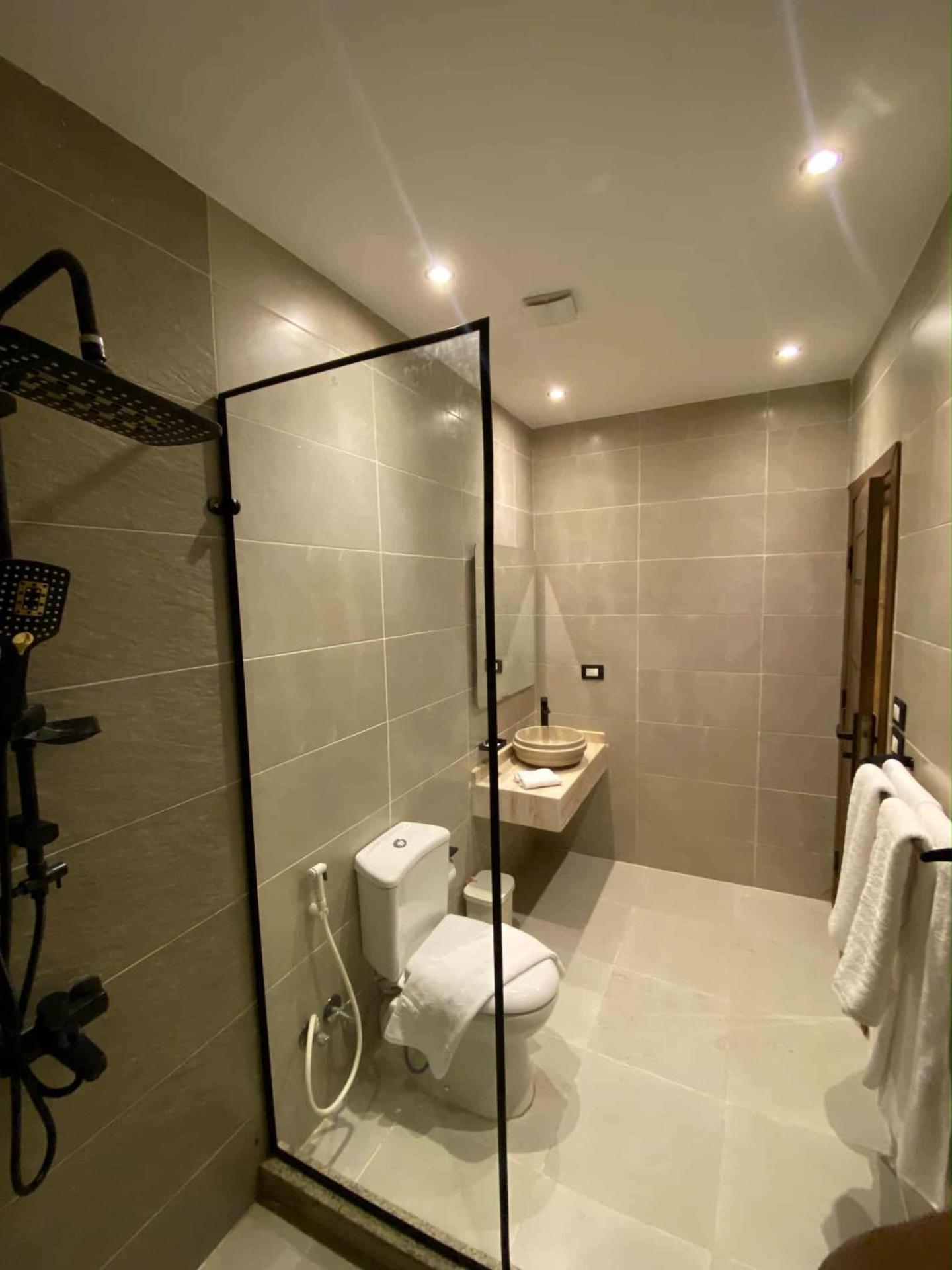 New Galleria Pyramids view inn - Photo 44