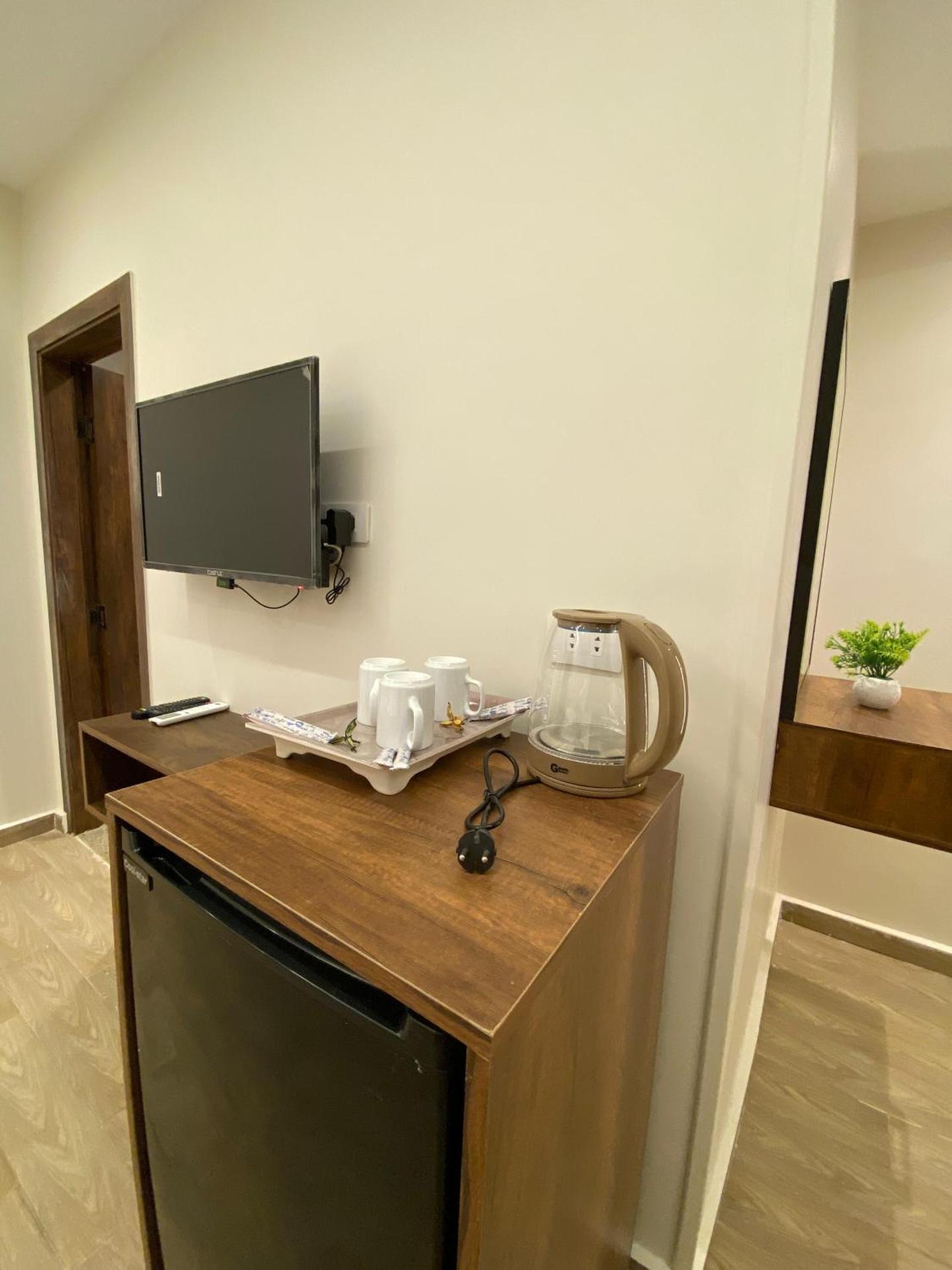 New Galleria Pyramids view inn - Photo 70