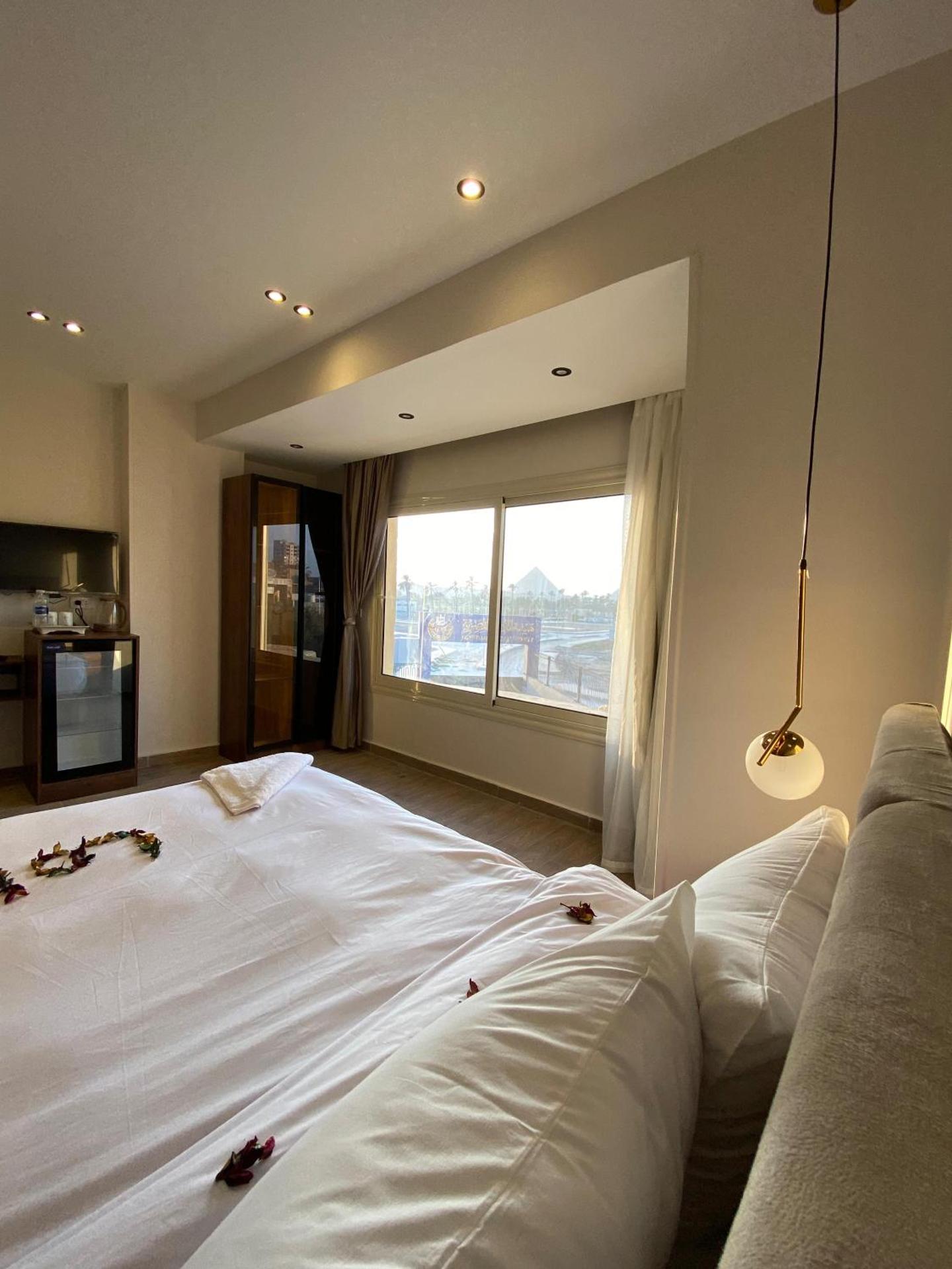 New Galleria Pyramids view inn - Photo 69