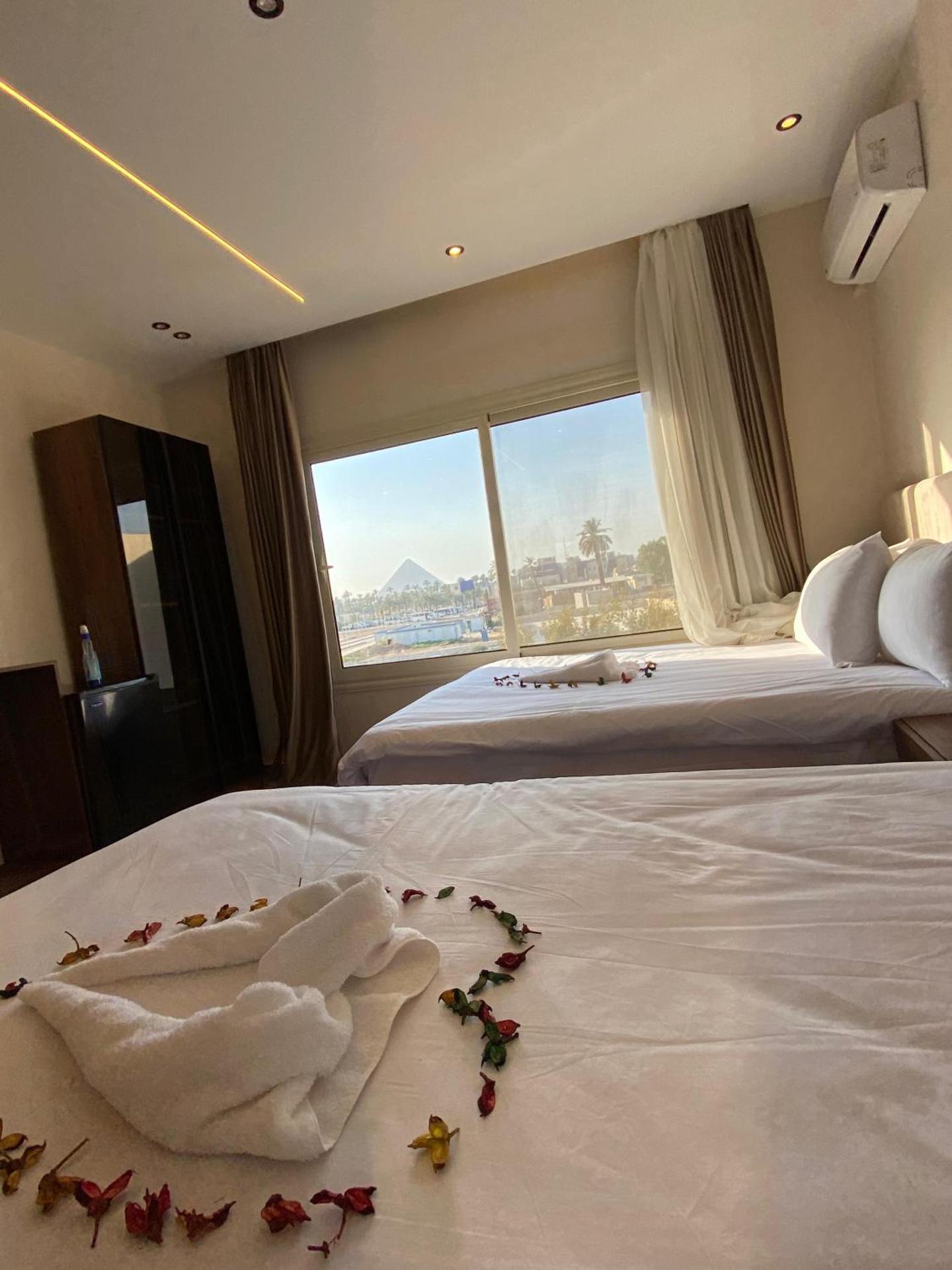 New Galleria Pyramids view inn - Photo 60