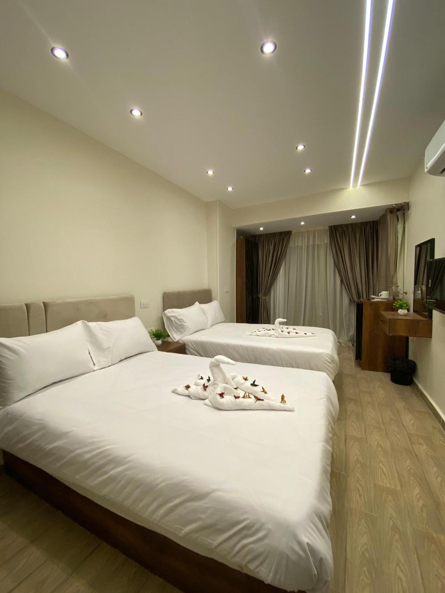 New Galleria Pyramids view inn - Photo 68