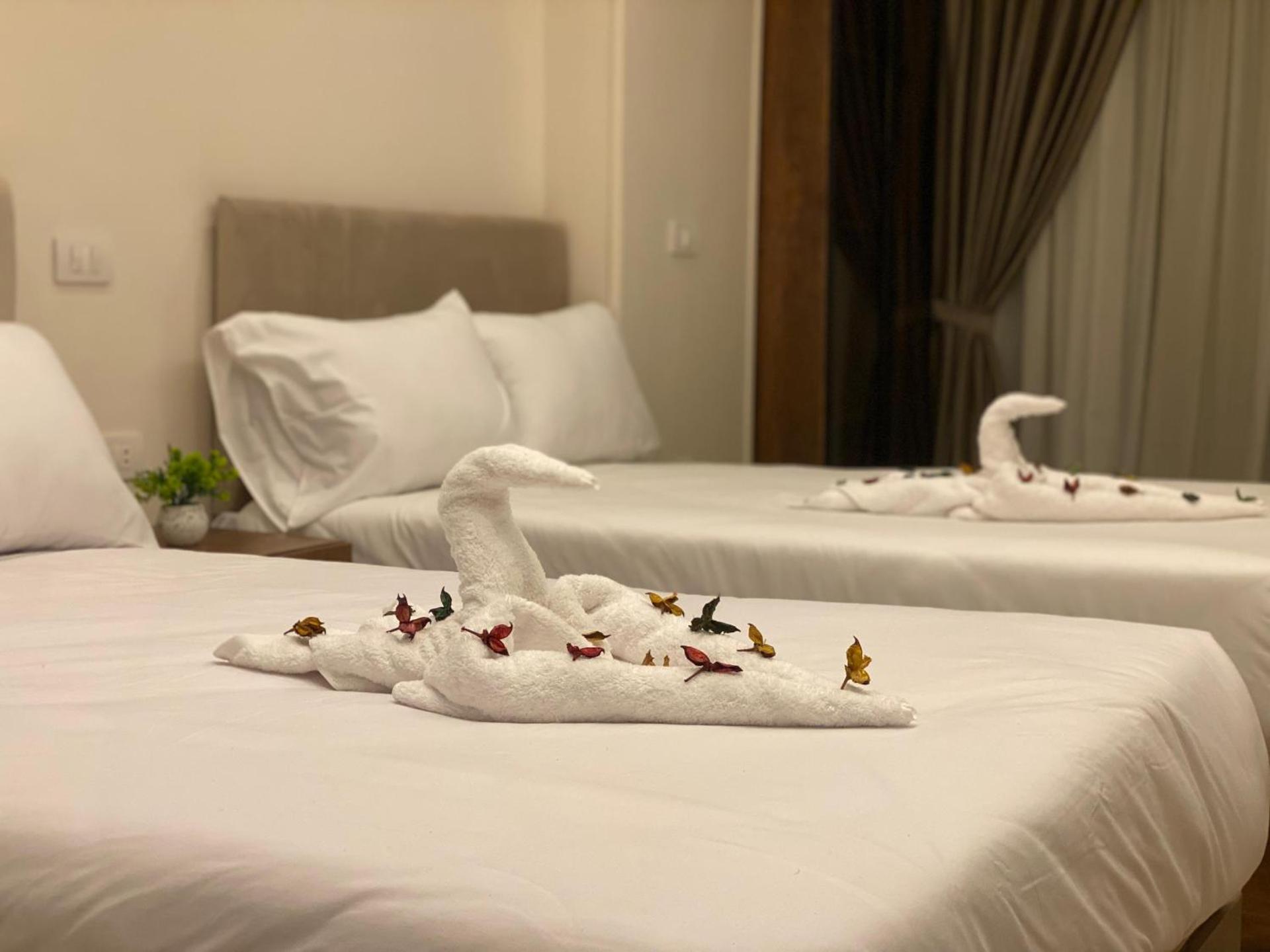 New Galleria Pyramids view inn - Photo 65