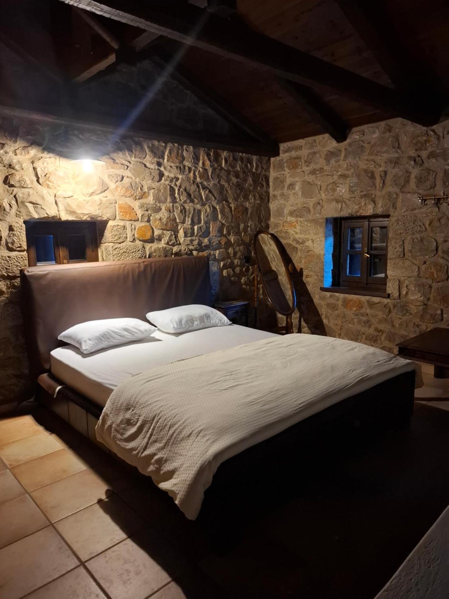 Panos Stone House - Photo 11