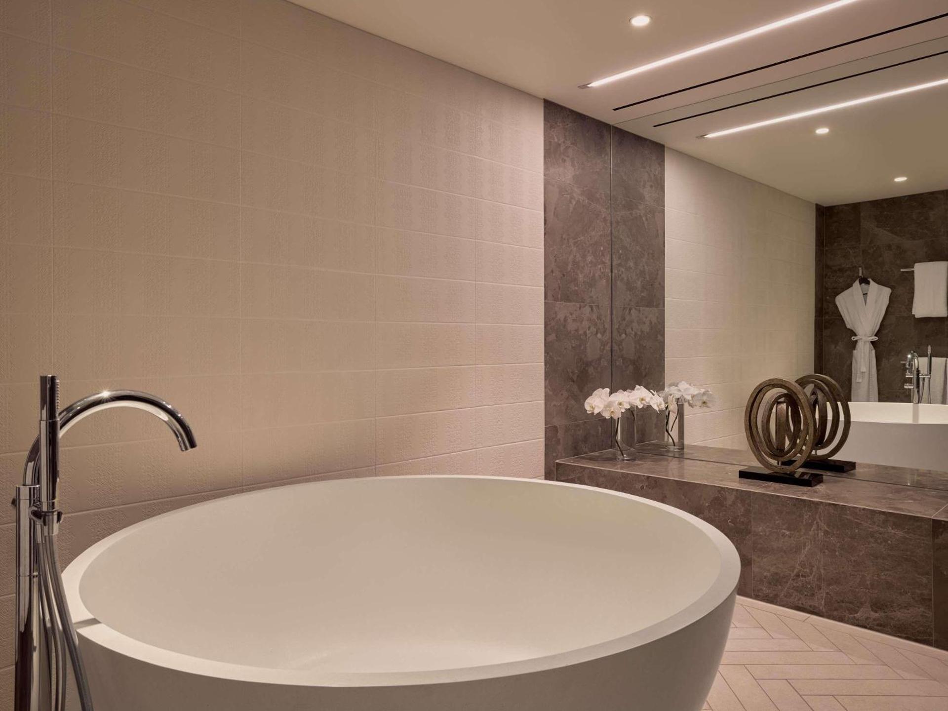 Sofitel Brisbane Central - Photo 38