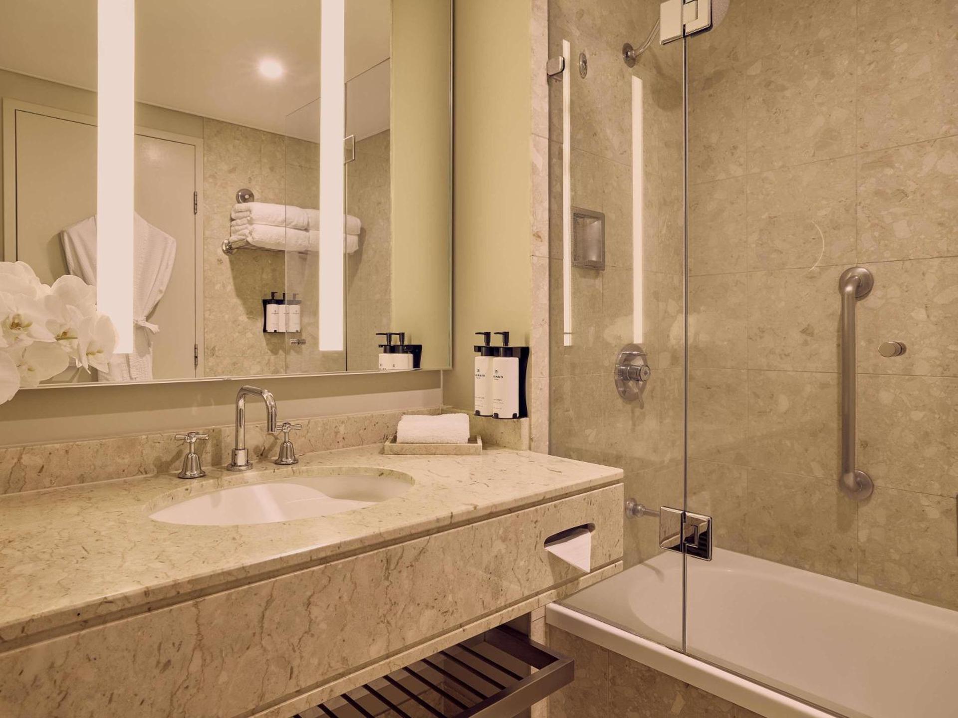 Sofitel Brisbane Central - Photo 4