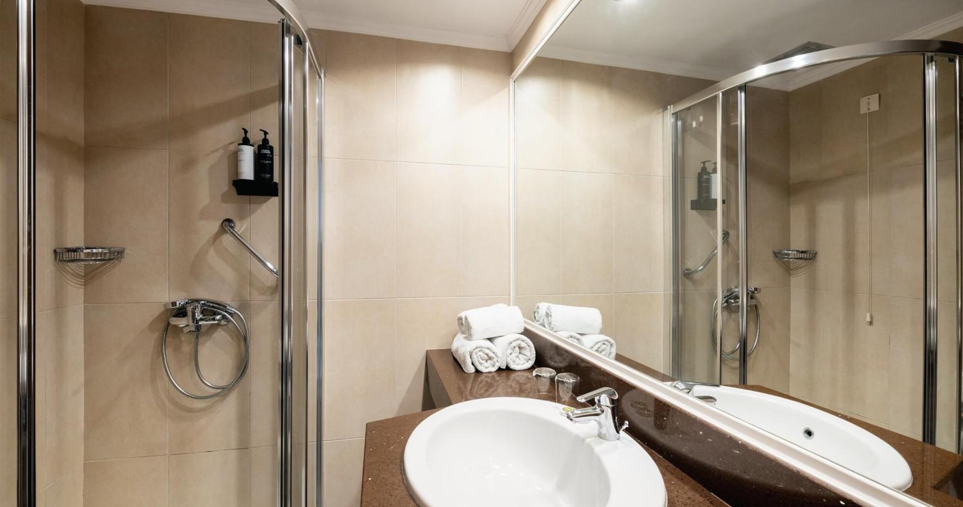 Pedi Beach Hotel - Photo 2
