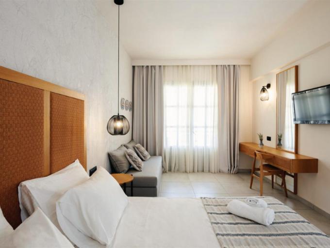 Pedi Beach Hotel - Photo 5