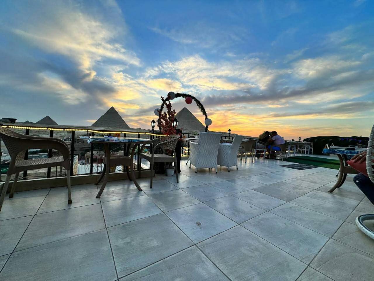 Lyra Pyramids Inn - Photo 16