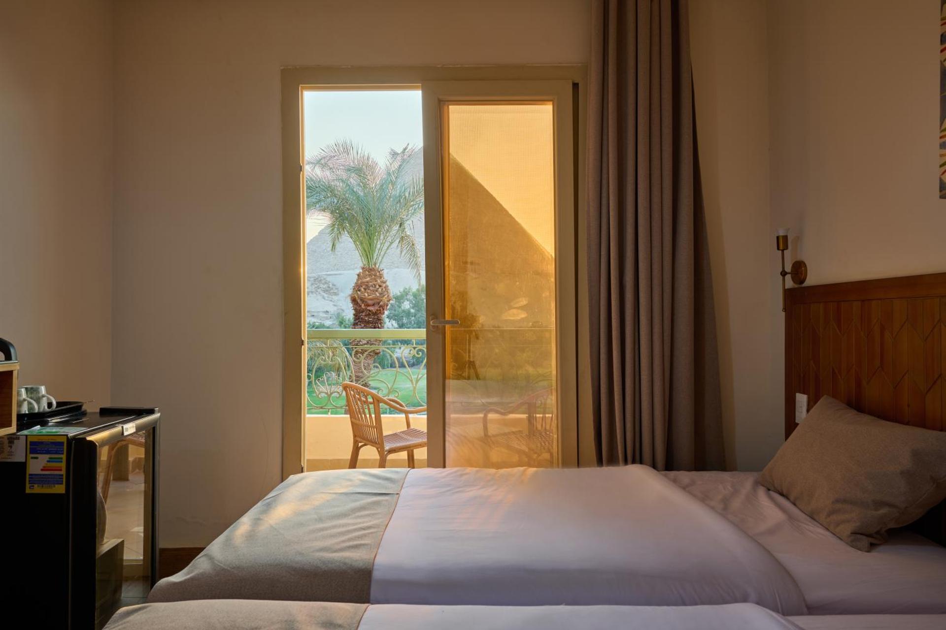 Beit Khufu Pyramid Hotel - Photo 3