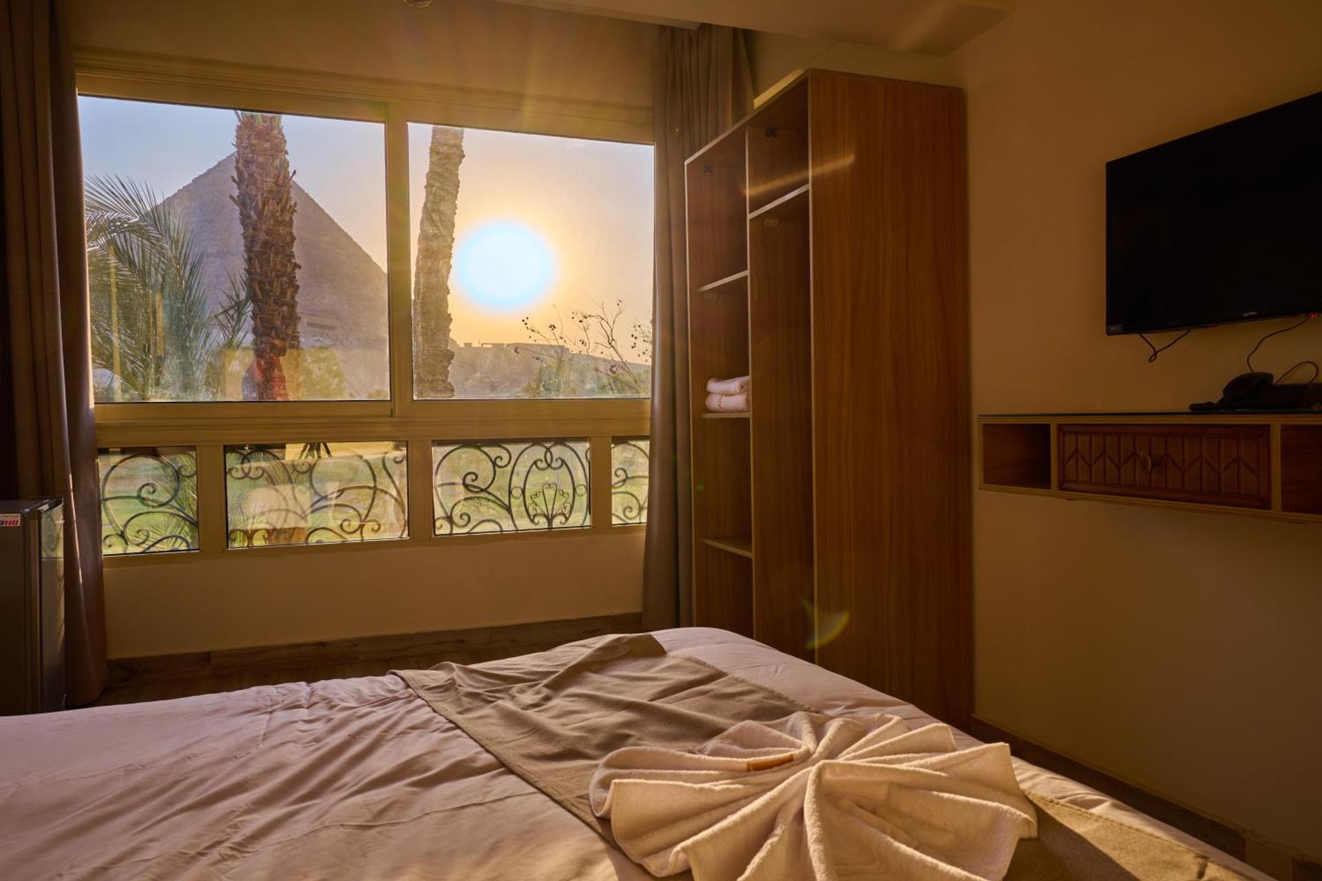 Beit Khufu Pyramid Hotel - Photo 4