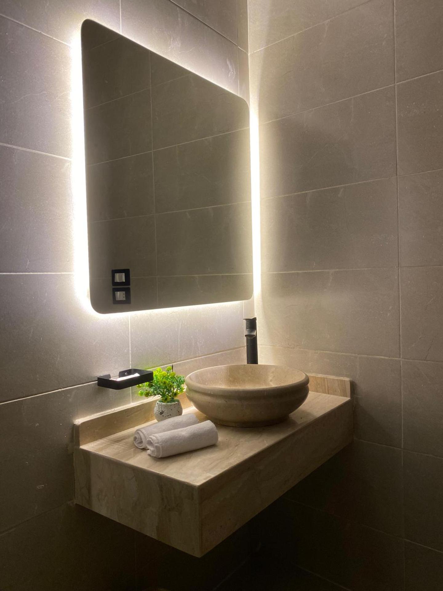 New Galleria Pyramids view inn - Photo 61