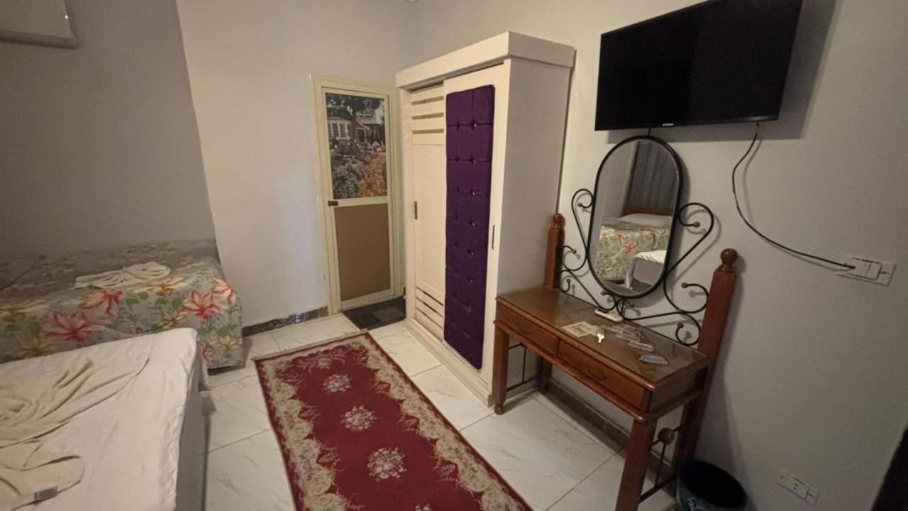 Falcon pyramids inn - Photo 88