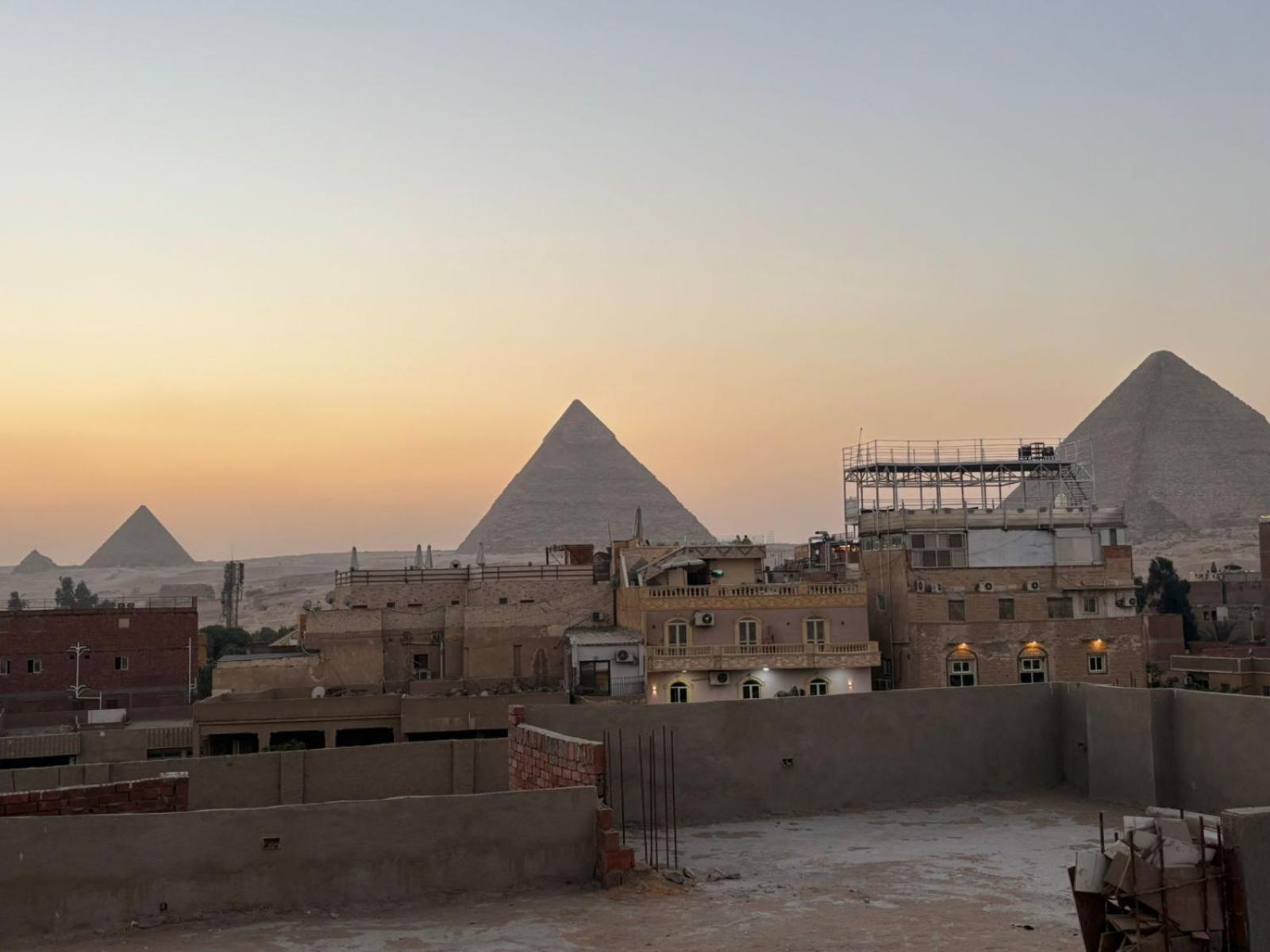 Falcon pyramids inn - Photo 96