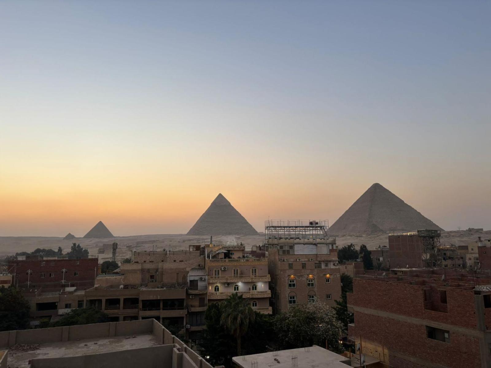 Falcon pyramids inn - Photo 93