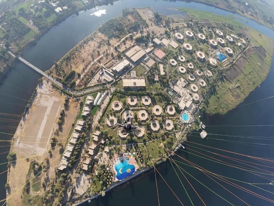 Stay & Fly Deluxe Room + Paramotor Tandem Flight