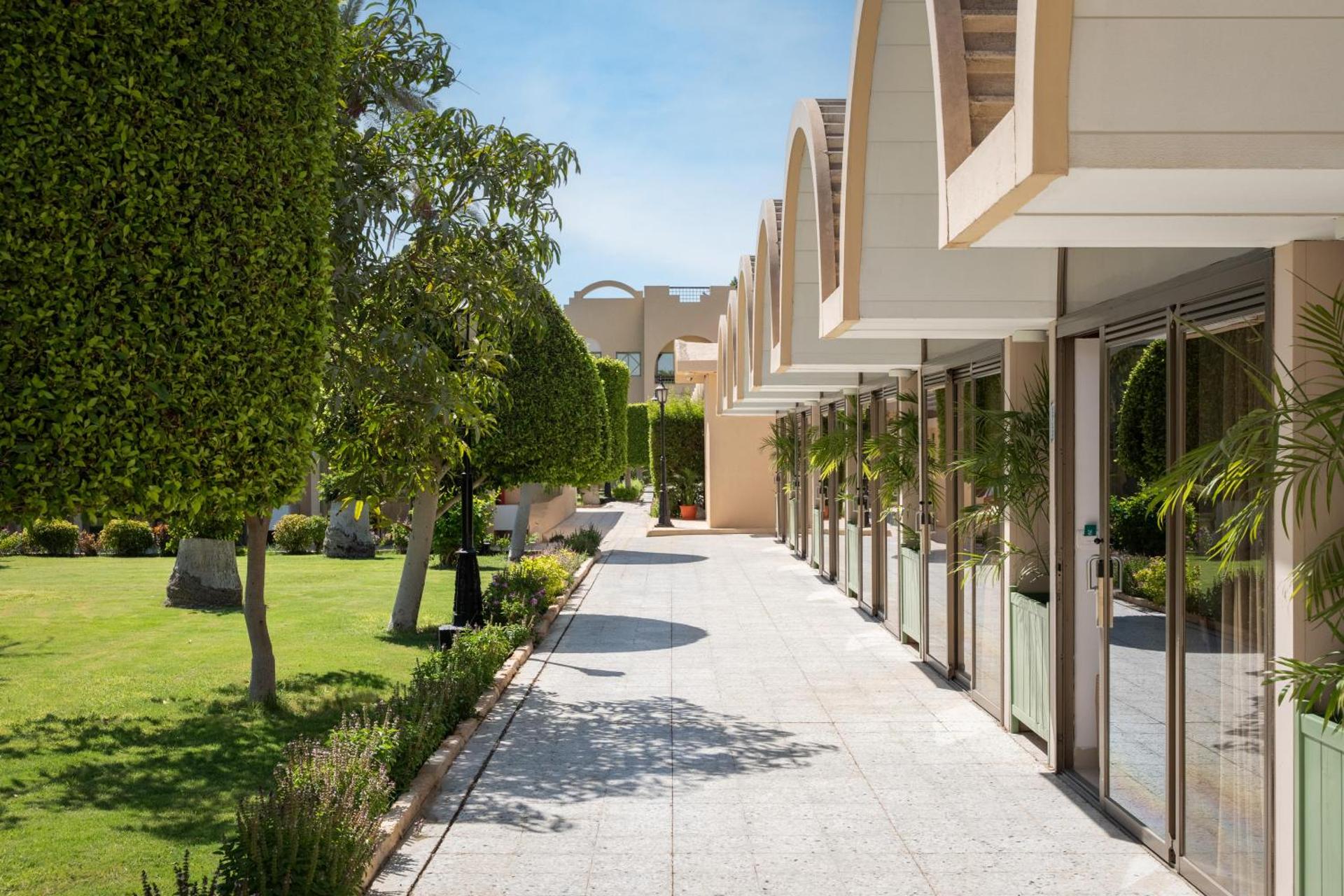 JAZ Pyramids Resort - Photo 11