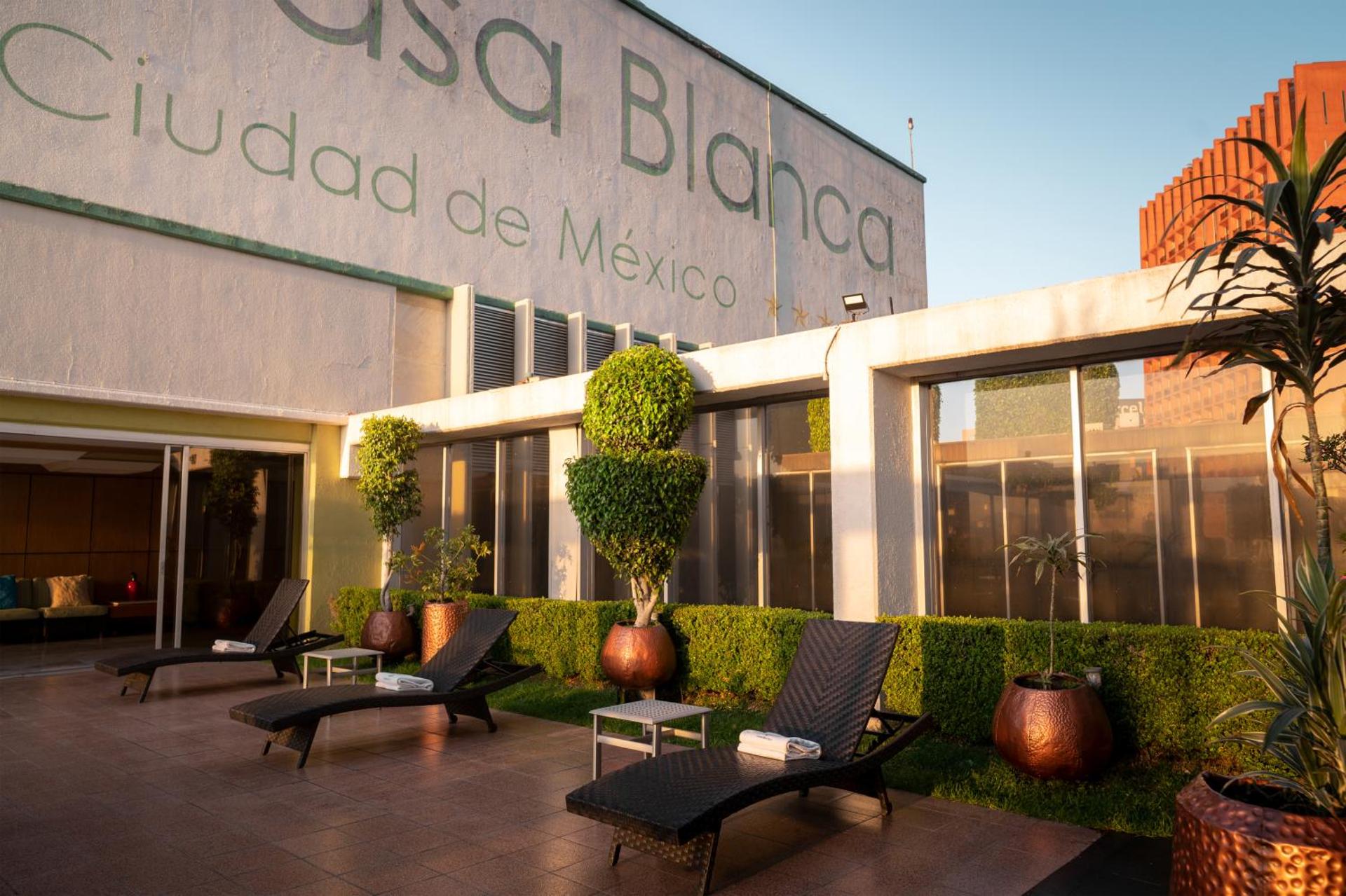 Hotel Casa Blanca - Photo 13