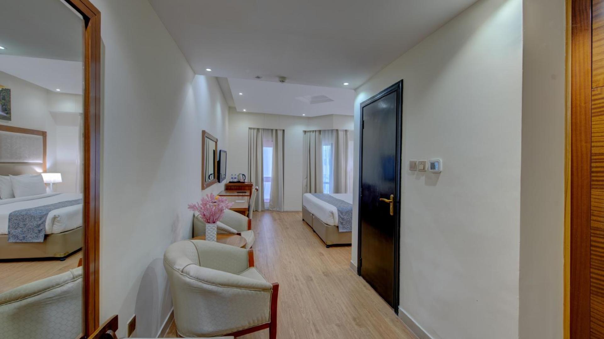 Vendome Plaza Hotel - Photo 25