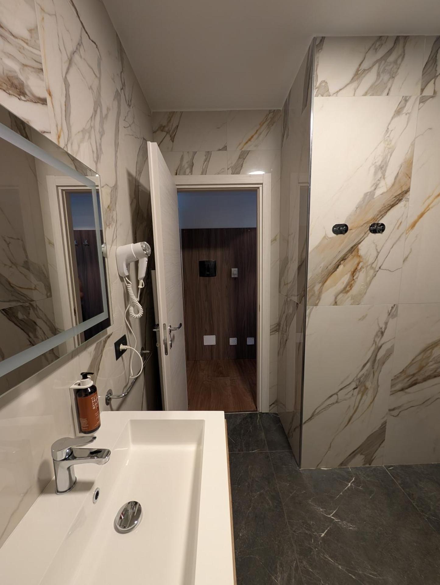 Hotel Carignano - Photo 33