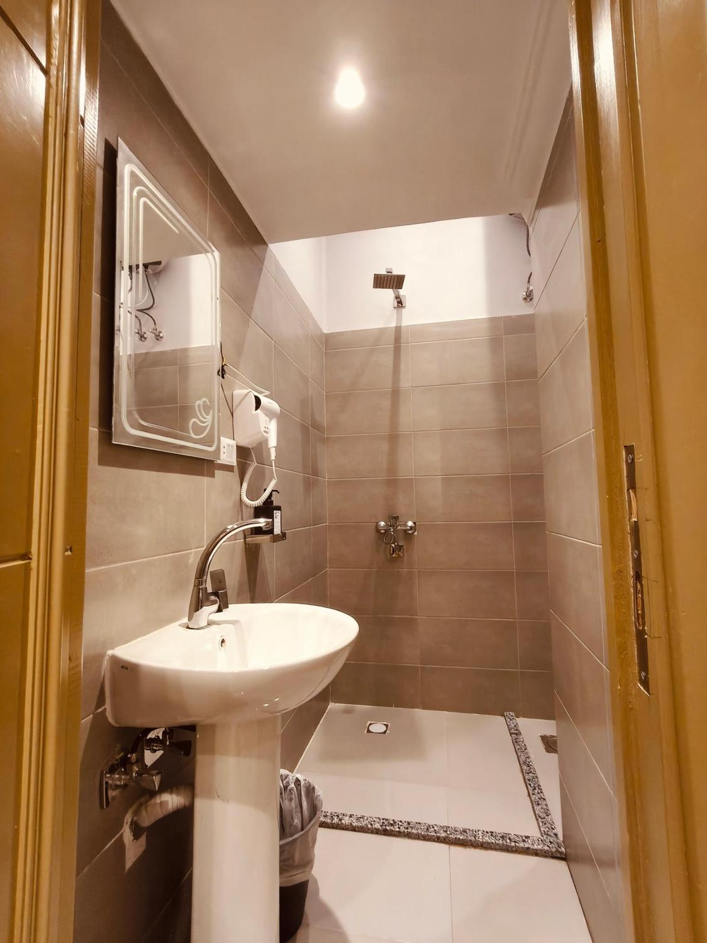 Swiss Tahrir downtown hotel - Photo 12